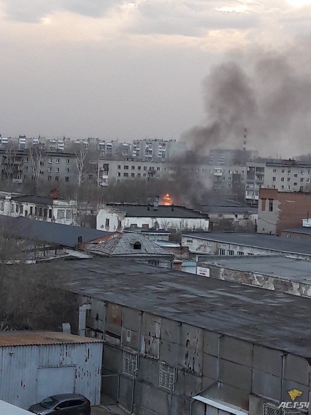 Сгорел гараж в ленинском районе. Город ногинск первая жуковская дом 14 в2020 горел дом. Пожар в новосибирске сейчас ленинский район. Пожар в новосибирске ленинский район. Пожар в новосибирске сейчас ленинский район западный.